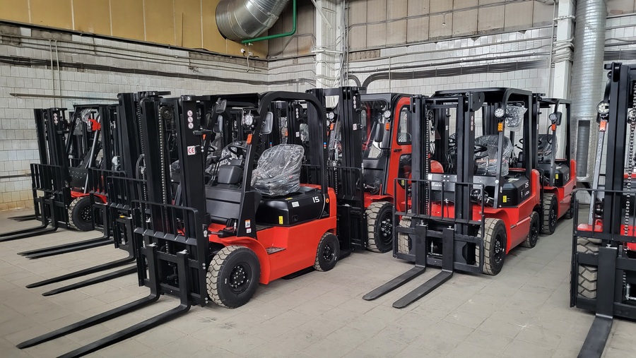 Тест-драйв складской техники на нашем складе в Нефтеюганске