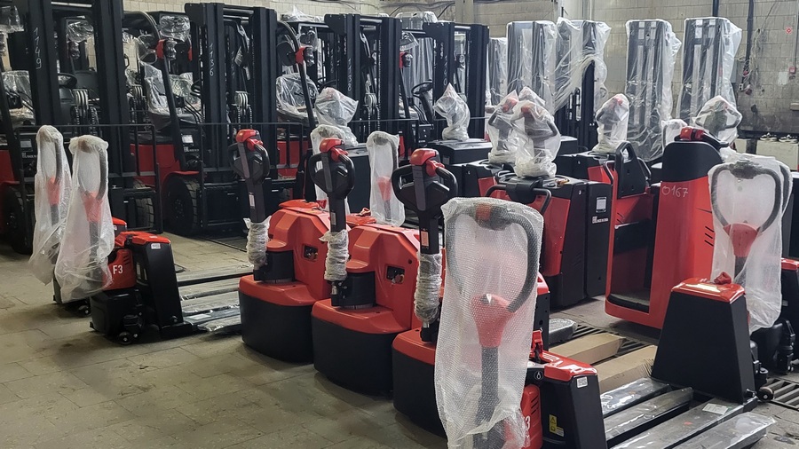 Тест-драйв складской техники на нашем складе в Нефтеюганске