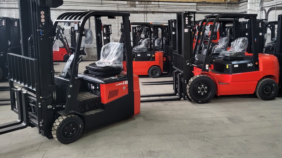 Тест-драйв складской техники на нашем складе в Нефтеюганске