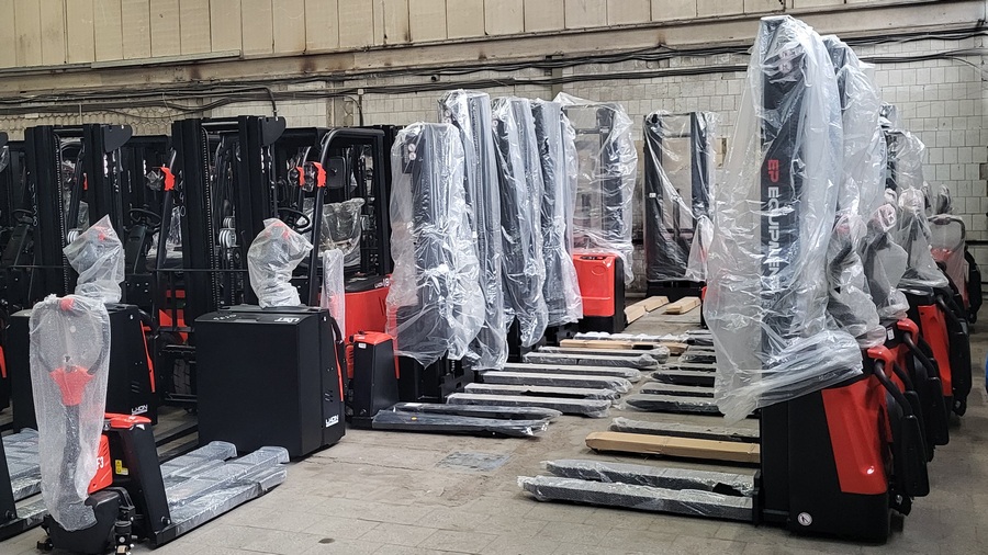 Тест-драйв складской техники на нашем складе в Нефтеюганске