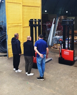 Тест-драйв складской техники на нашем складе в Нефтеюганске